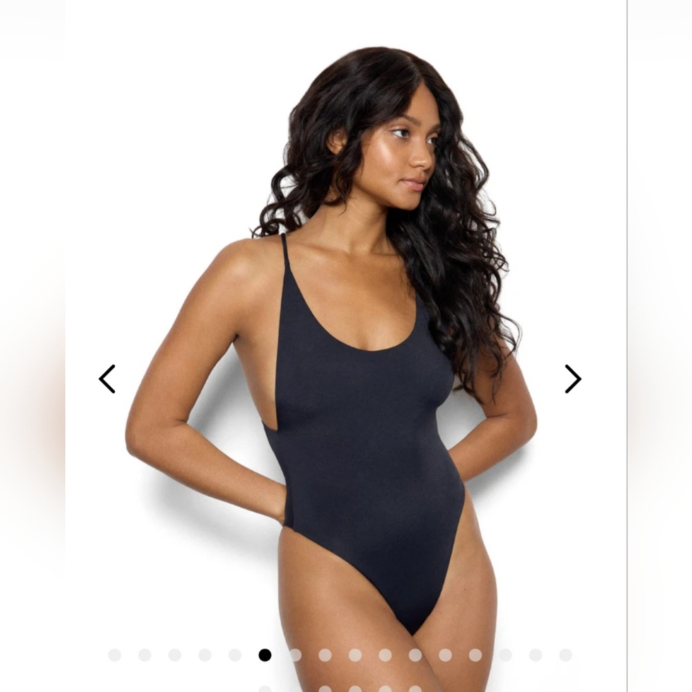 Dos Gardenias, Veronica one piece swimming suit